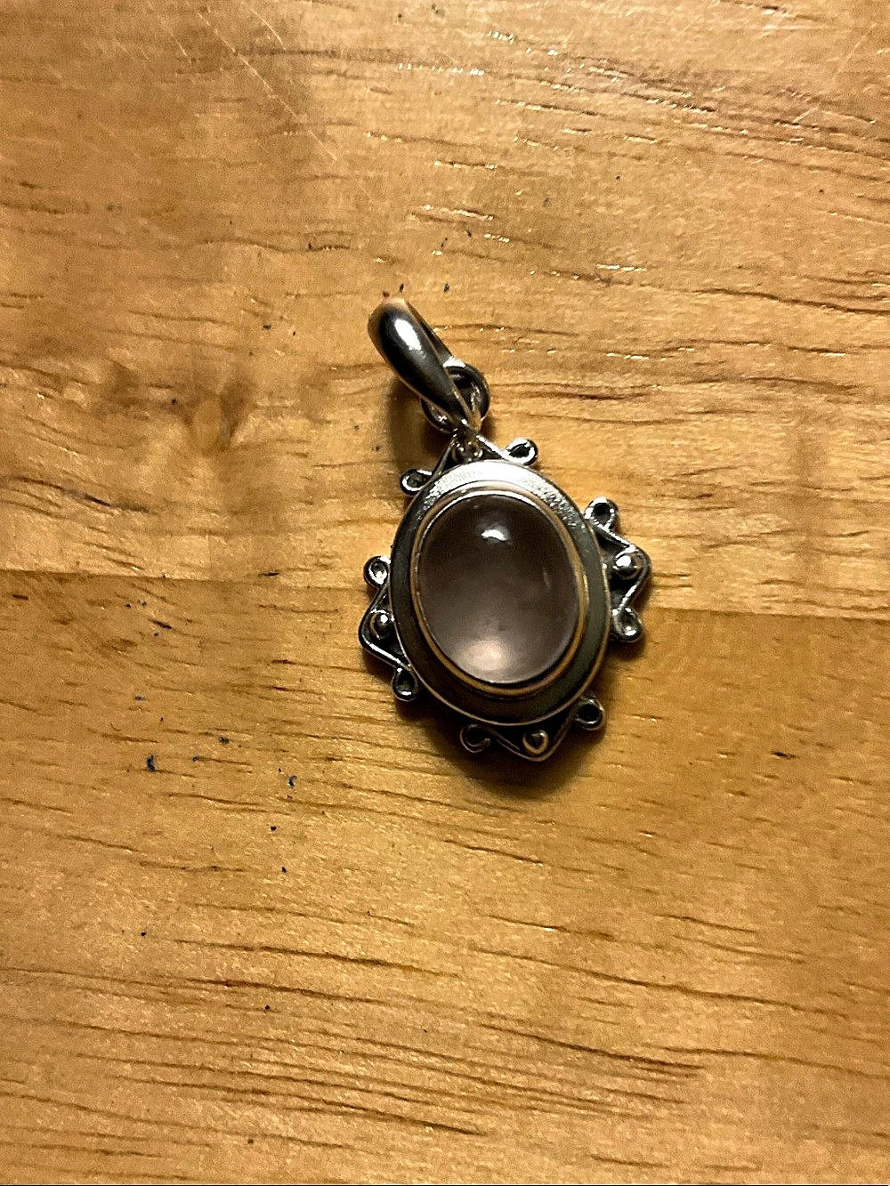 3.92 gram silver and rose quartz pendant.